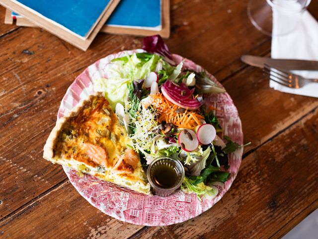 Caribou Café de Village Quiche du jour